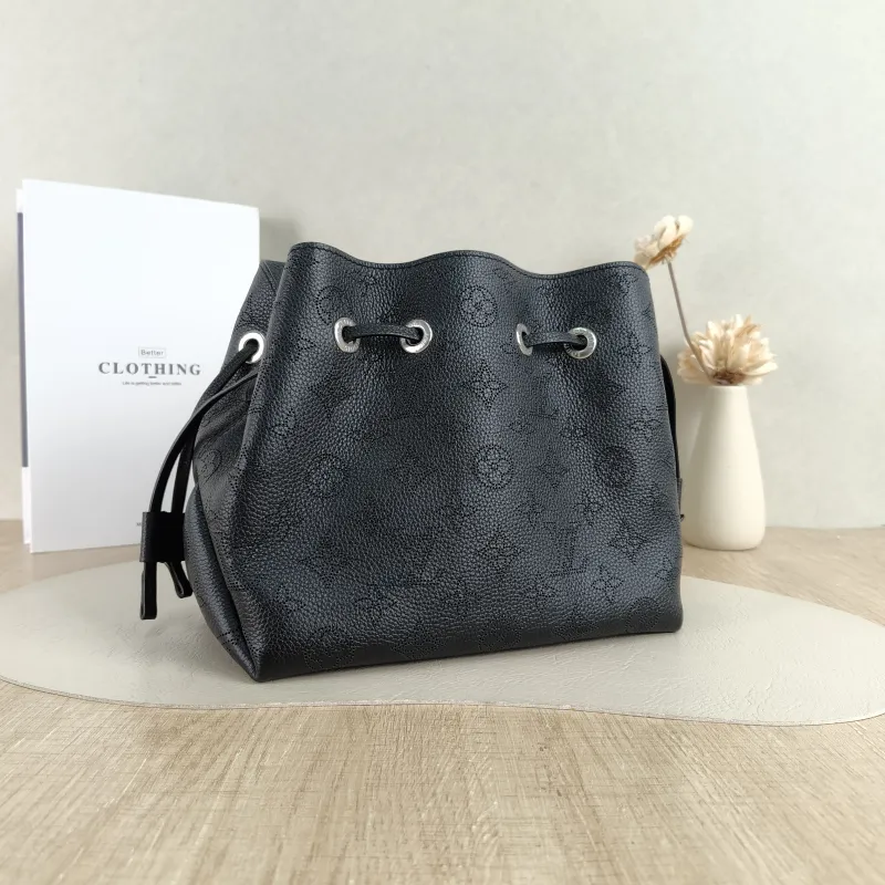 Louis Vuitton Crossbody Bag BELLA Black Calfskin One Size 22 × 14 × 19 cm — cover view 4 of 5