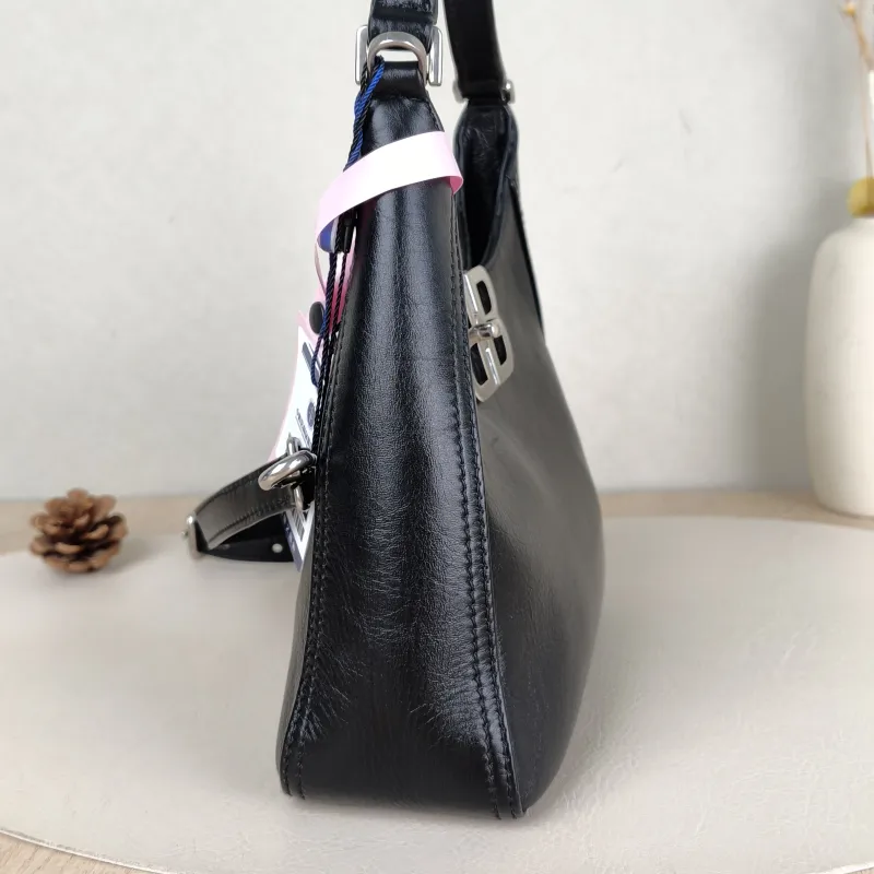 BALENCIAGA Crossbody Bag Crossbody Bag Black Calfskin 20 × 7 × 19 cm — detail view 8 of 12