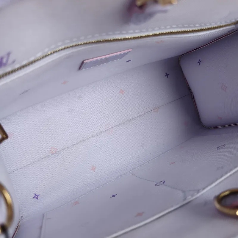 Louis Vuitton Top Handle Bag Onthego Calfskin Small 25 × 11.5 × 19 cm — detail view 3 of 10