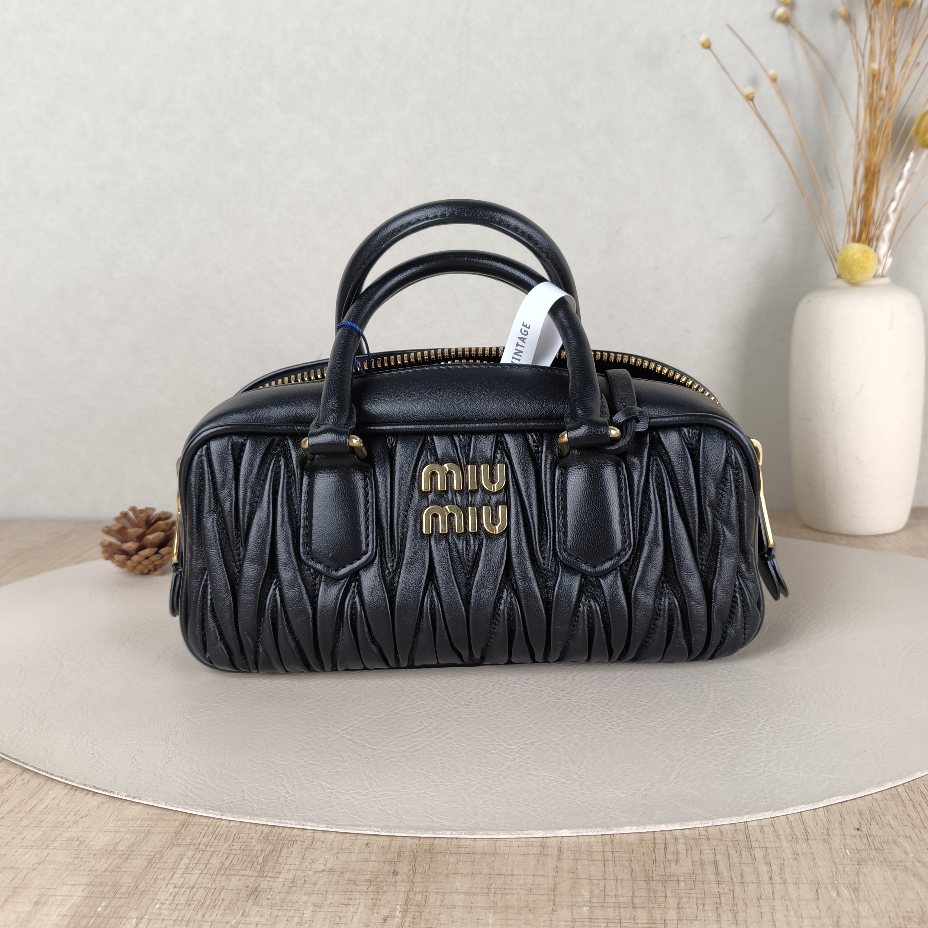 Miumiu Top Handle Bag Arcadie MatelasséCollection Edition Black SL ambskin Medium22 × 7.5 × 10.5 cm
