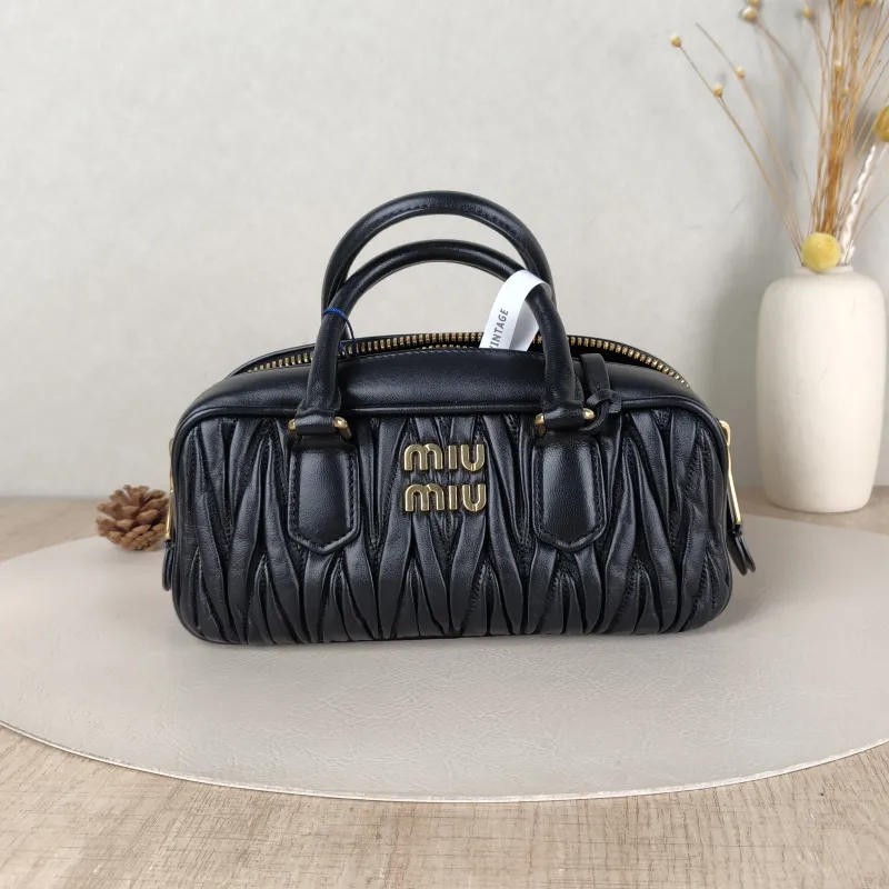 Miumiu Top Handle Bag Arcadie MatelasséCollection Edition Black SL ambskin Medium22 × 7.5 × 10.5 cm