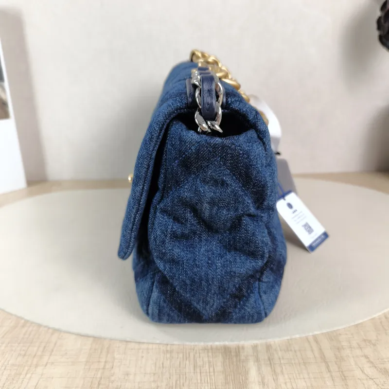 Chanel Crossbody Bag 19Bag Navy Small 26 × 9 × 16 cm — detail view 3 of 12