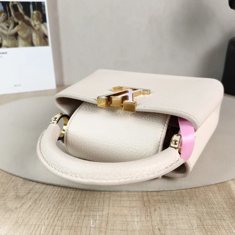 Louis Vuitton Shoulder Bag Capucines Beige Calfskin Mini 21 × 8 × 14 cm — detail view 7 of 11