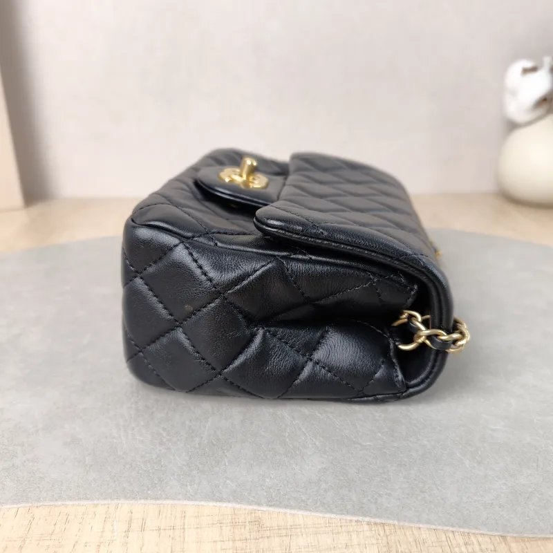 Chanel Crossbody Bag Black Lambskin One Size 17 × 8 × 13.5 cm — detail view 14 of 14