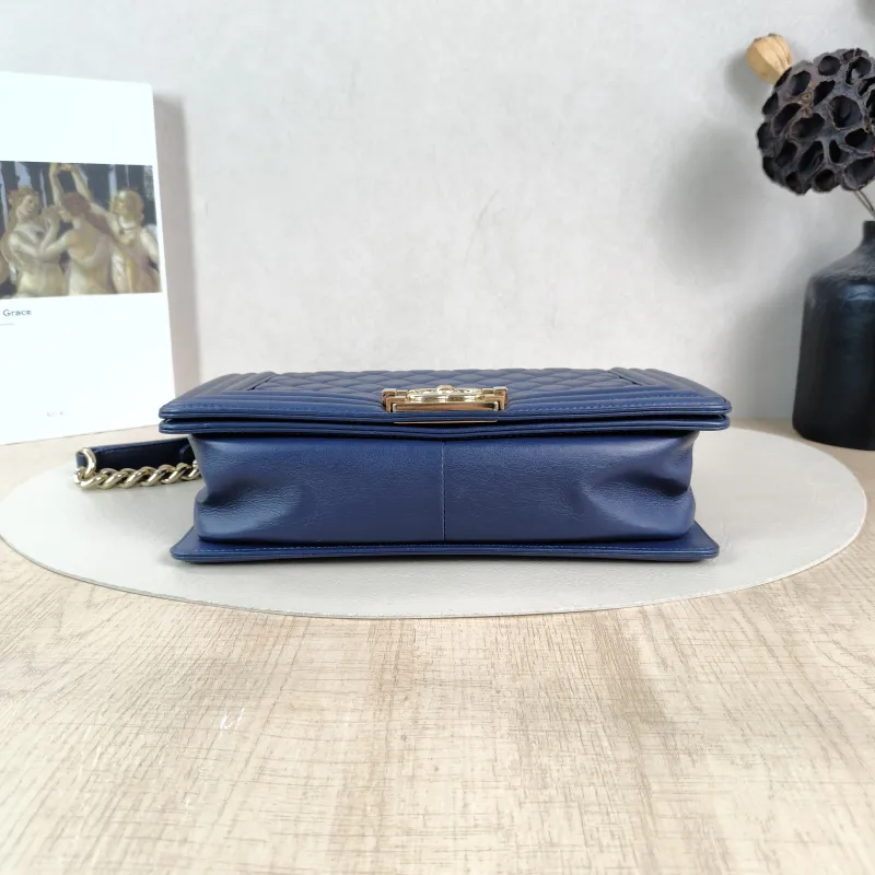 Chanel Crossbody Bag Le BoyNavy Medium25 × 9 × 15 cm — cover view 2 of 5