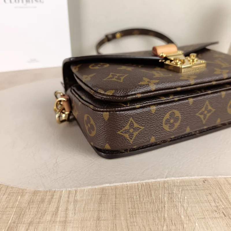 Louis Vuitton Crossbody Bag Pochette Métis East West Monogram PVC Small 21.5 × 6 × 13.5 cm — detail view 1 of 14