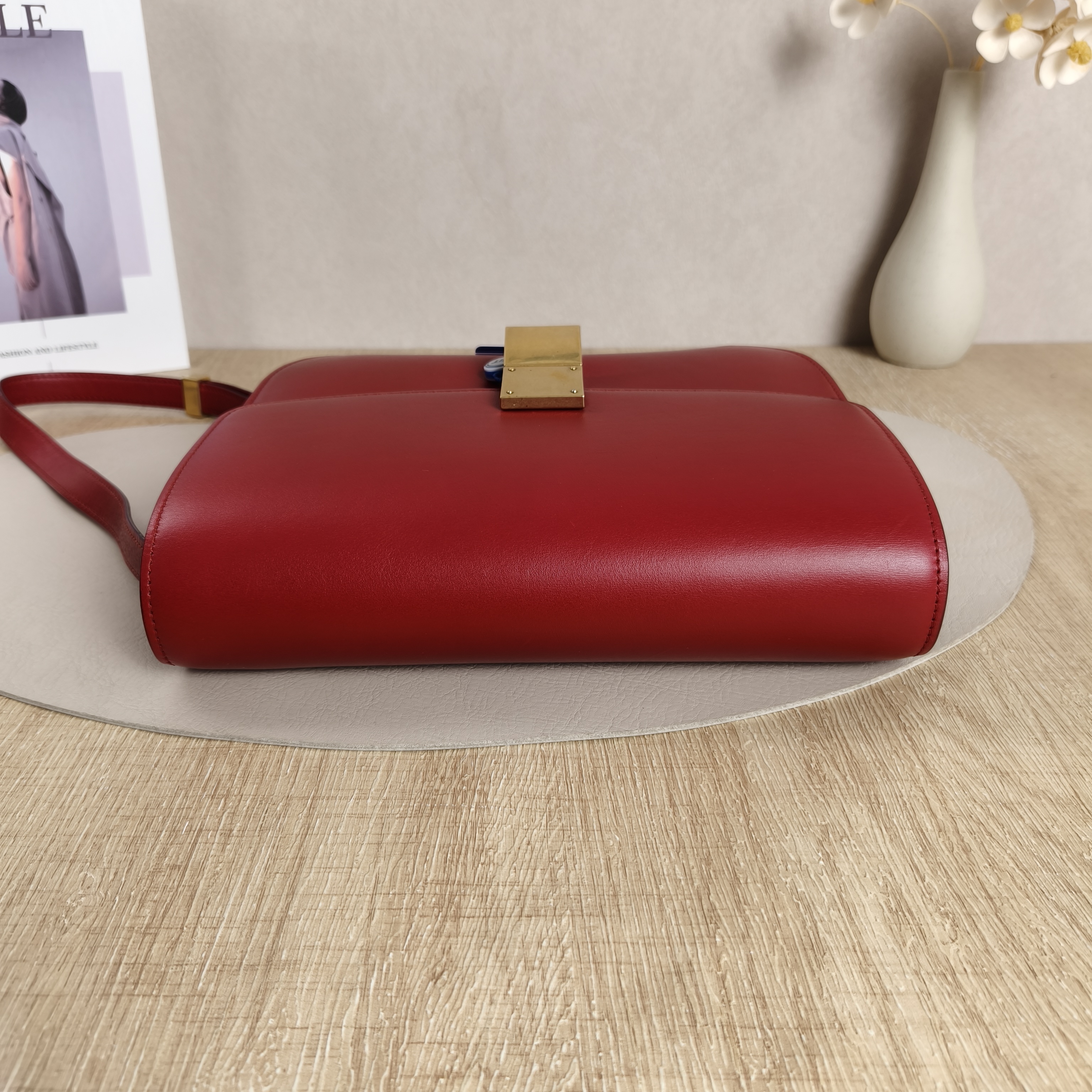 CELINE Crossbody Bag Classic Box Red Calfskin Medium24 × 7 × 18 cm — cover view 2 of 12