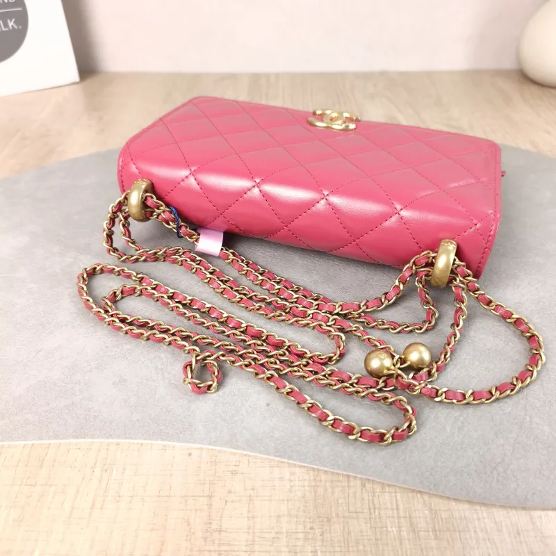 Chanel Crossbody Bag woc Red Calfskin One Size 19.2 × 3.5 × 12.3 cm — detail view 8 of 11