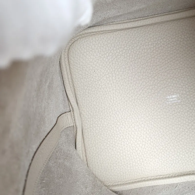 Hermès Top Handle Bag Picotin Lock 22 2210 TC Calfskin Medium22 × 17 × 21 cm — detail view 3 of 13