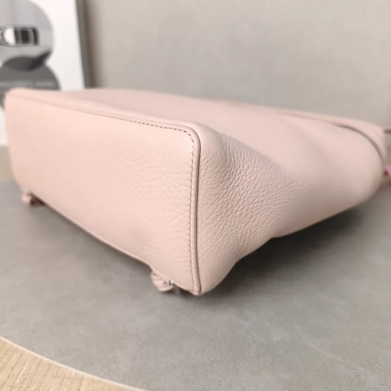 Loro Piana Backpack Backpack Pink Calfskin One Size23 × 8 × 21 cm — detail view 1 of 14