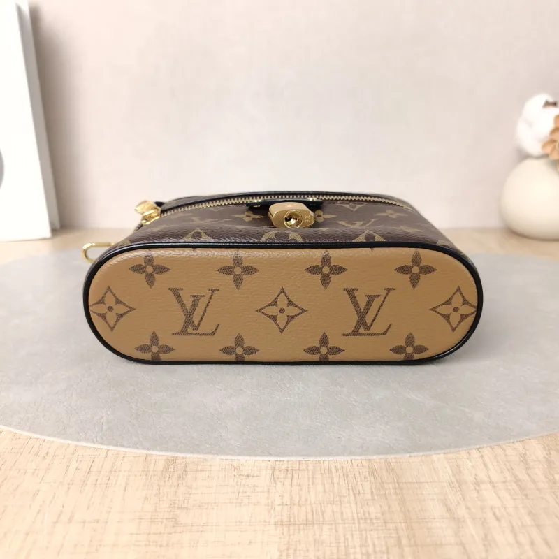 Louis Vuitton Shoulder Bag VANITY POUCH Cosmetic Bag Monogram PVC One Size19 × 6.5 × 11.5 cm — cover view 4 of 5