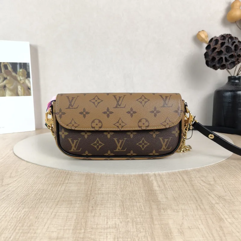 Louis Vuitton Crossbody Bag IVY Monogram PVC Small23.5 × 4.3 × 12 cm