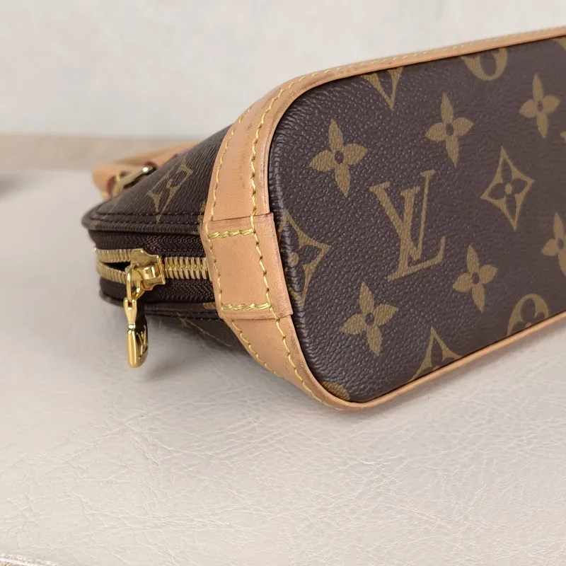 Louis Vuitton Crossbody Bag Alma Nano Monogram PVC nano 18 × 8 × 12 cm — detail view 5 of 9