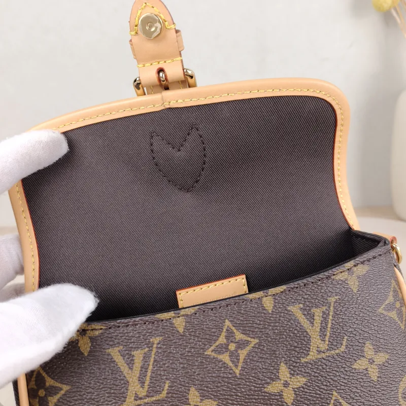 Louis Vuitton Crossbody Bag Diane Baguette Bag Monogram PVC nano 19 × 6 × 10.5 cm — detail view 7 of 12