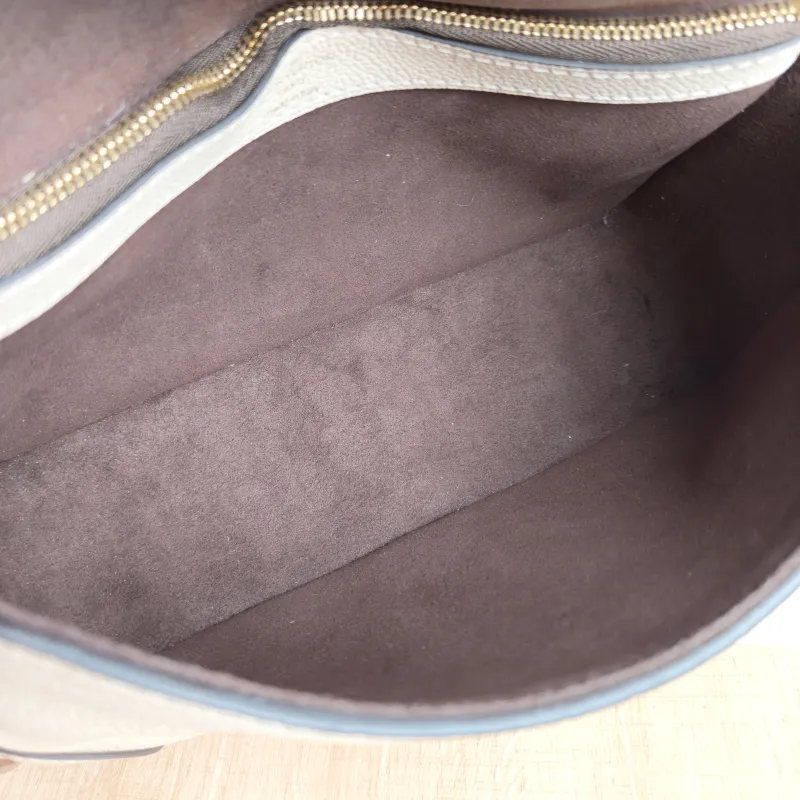 Louis Vuitton Crossbody Bag Diane Baguette Bag White Empreinte Embossed Calfskin Small 24 × 9 × 15 cm — detail view 10 of 11