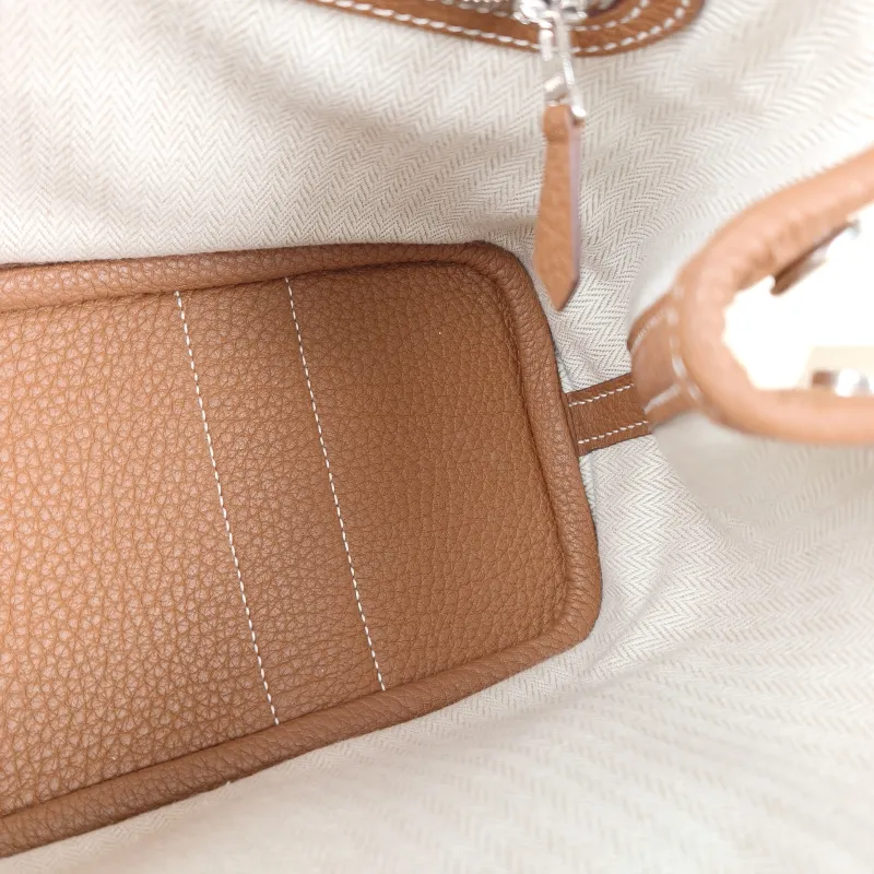 Hermès Top Handle Bag Neo Garden 23 Mini37 Brown Negonda Calfskinmini23 × 10 × 16 cm — detail view 8 of 9