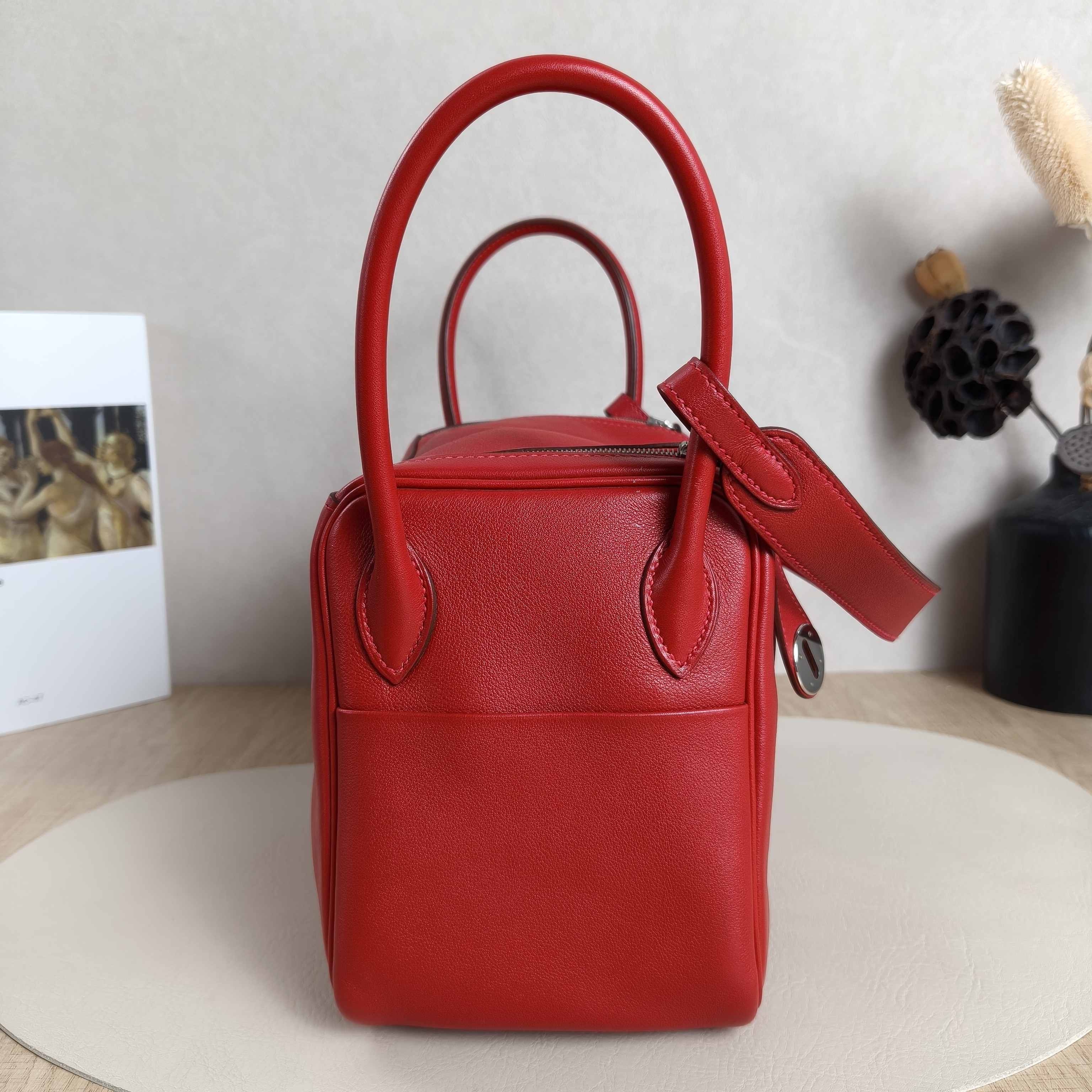 Hermès Crossbody Bag Lindy 26Red Small — cover view 8 of 10