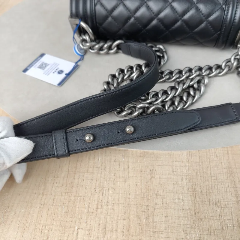 Chanel Crossbody Bag Le Boy​Black Lambskin Small20.5 × 8.5 × 12 cm — detail view 8 of 16