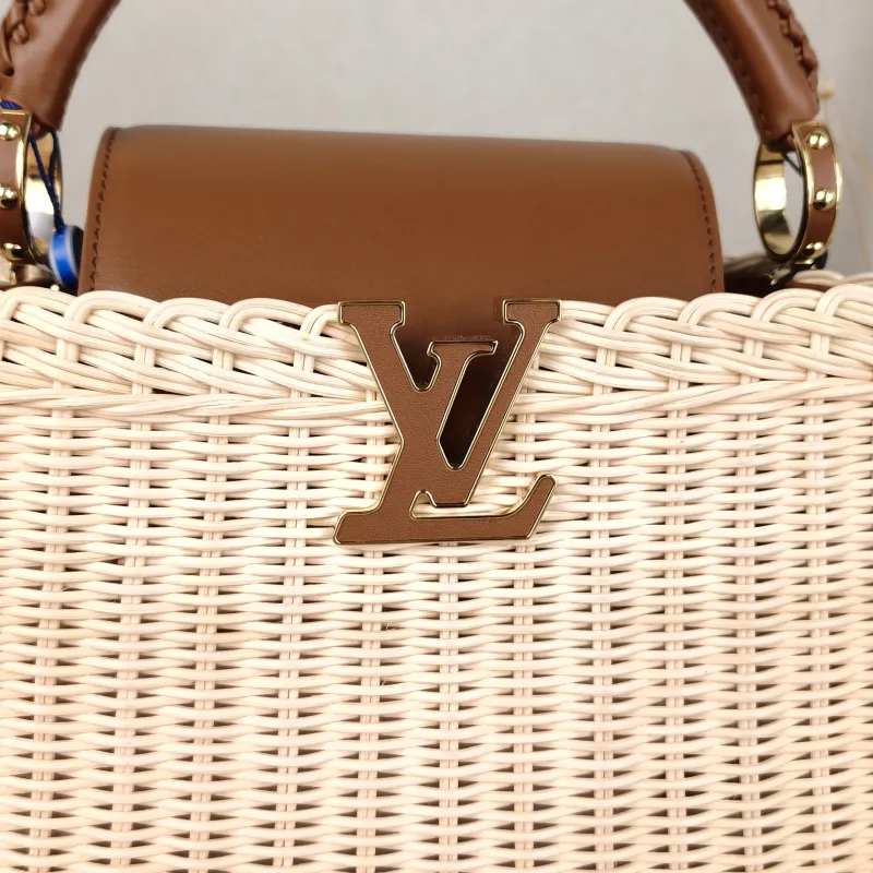 Louis Vuitton Top Handle Bag Capucines Brown · Calfskin BB27 × 9 × 18 cm — detail view 2 of 15