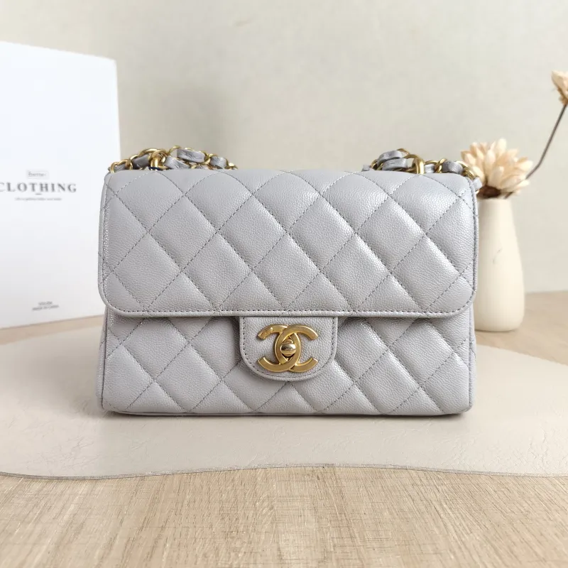 Chanel Crossbody Bag Edition Grey Calfskinmini21 × 7 × 14 cm
