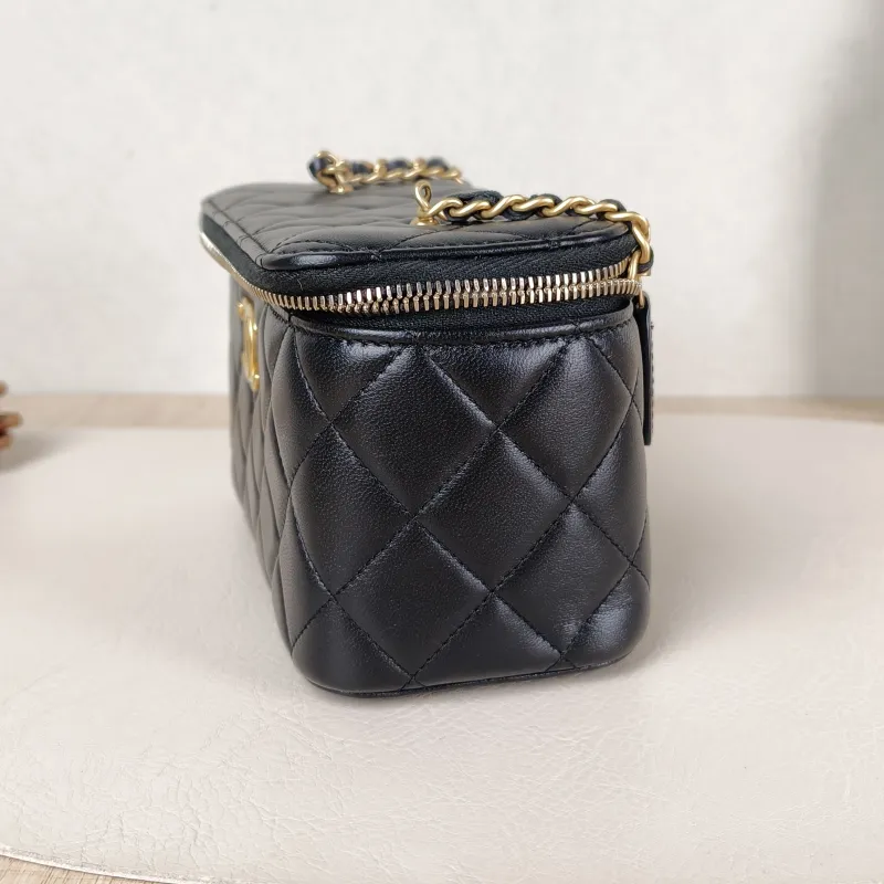 Chanel Crossbody Bag Edition C Black Lambskin 16 × 8 × 9.5 cm — detail view 4 of 10