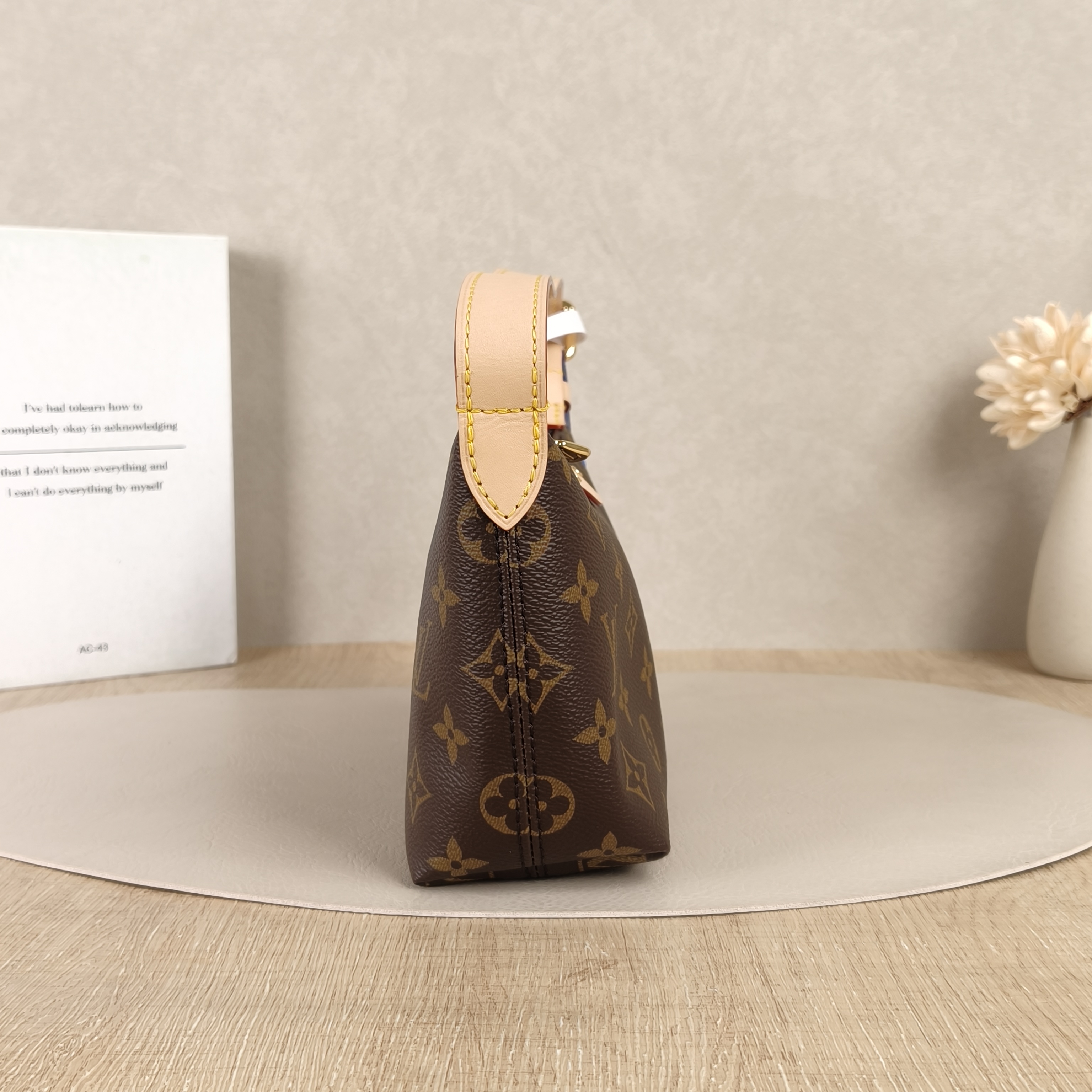Louis Vuitton Shoulder Bag Pochette Hills Monogram PVC One Size18.5 × 6.5 × 11 cm — cover view 2 of 8