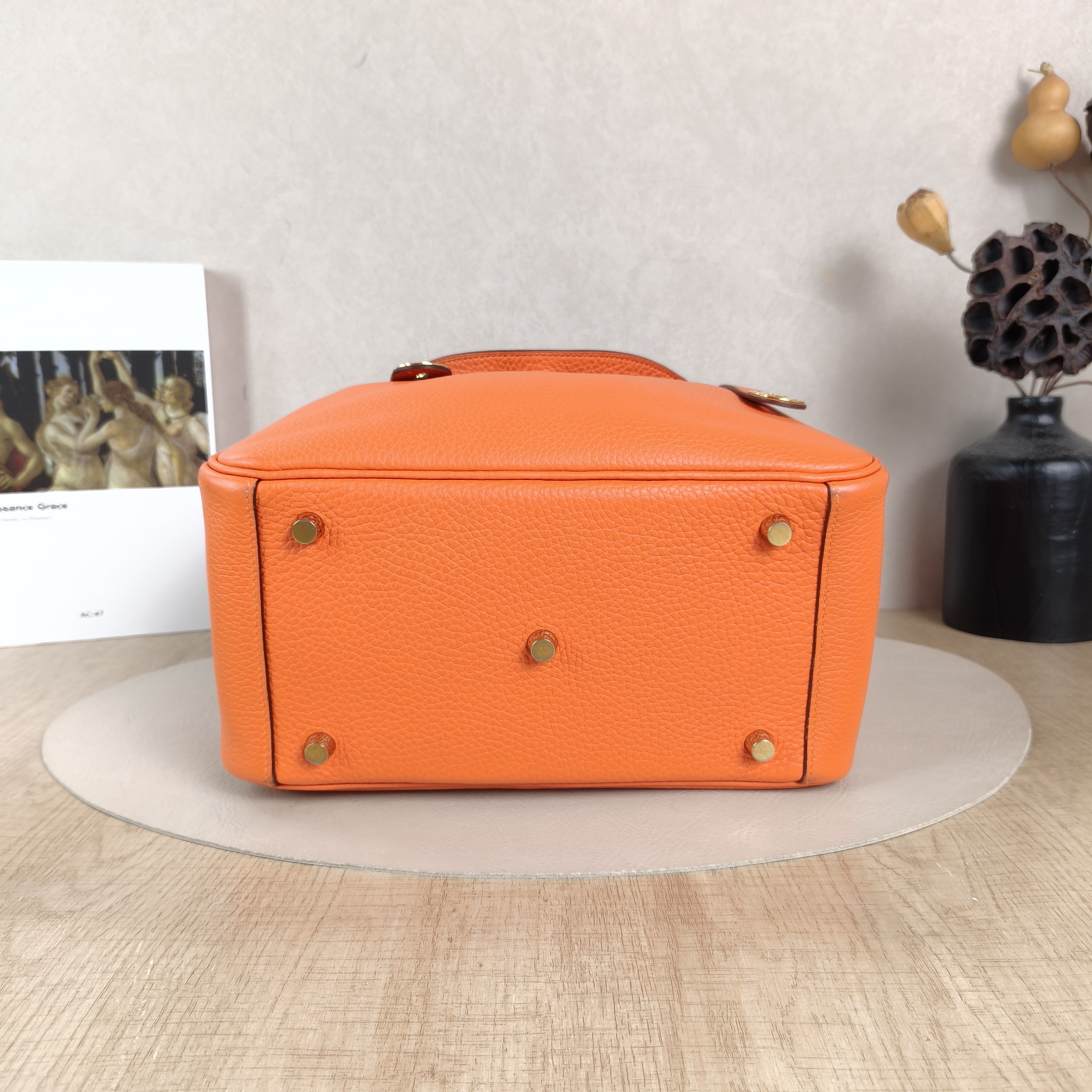 Hermès Crossbody Bag Lindy 2693 Taurillon Clemence TC Calfskin Small26 × 12 × 18 cm — cover view 3 of 6