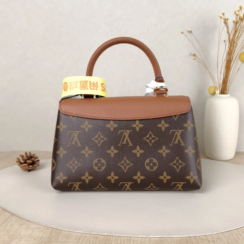 Louis Vuitton Crossbody Bag MADELEINE PVC · Calfskin BB24.5 × 8 × 16 cm — cover view 5 of 6