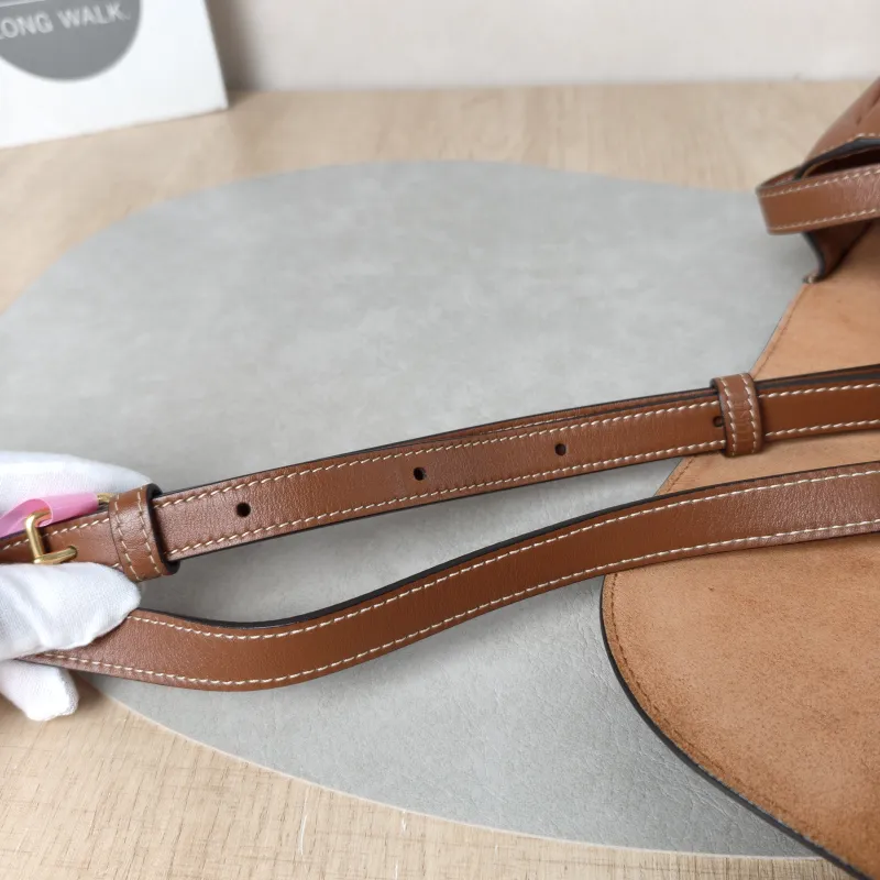 CELINE Crossbody Bag FOLCO TRIOMPHE Caramel Calfskin One Size18.5 × 7 × 15 cm — detail view 15 of 16