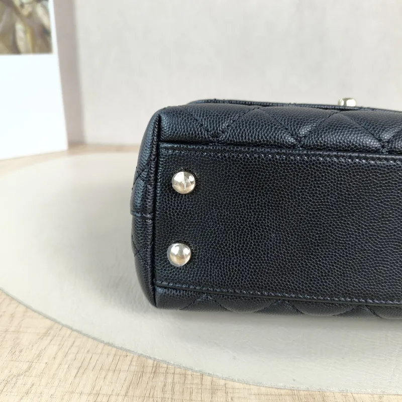 Chanel Top Handle Bag Coco Handle​Black Grained Calfskinmini19 × 9 × 13 cm — detail view 4 of 14