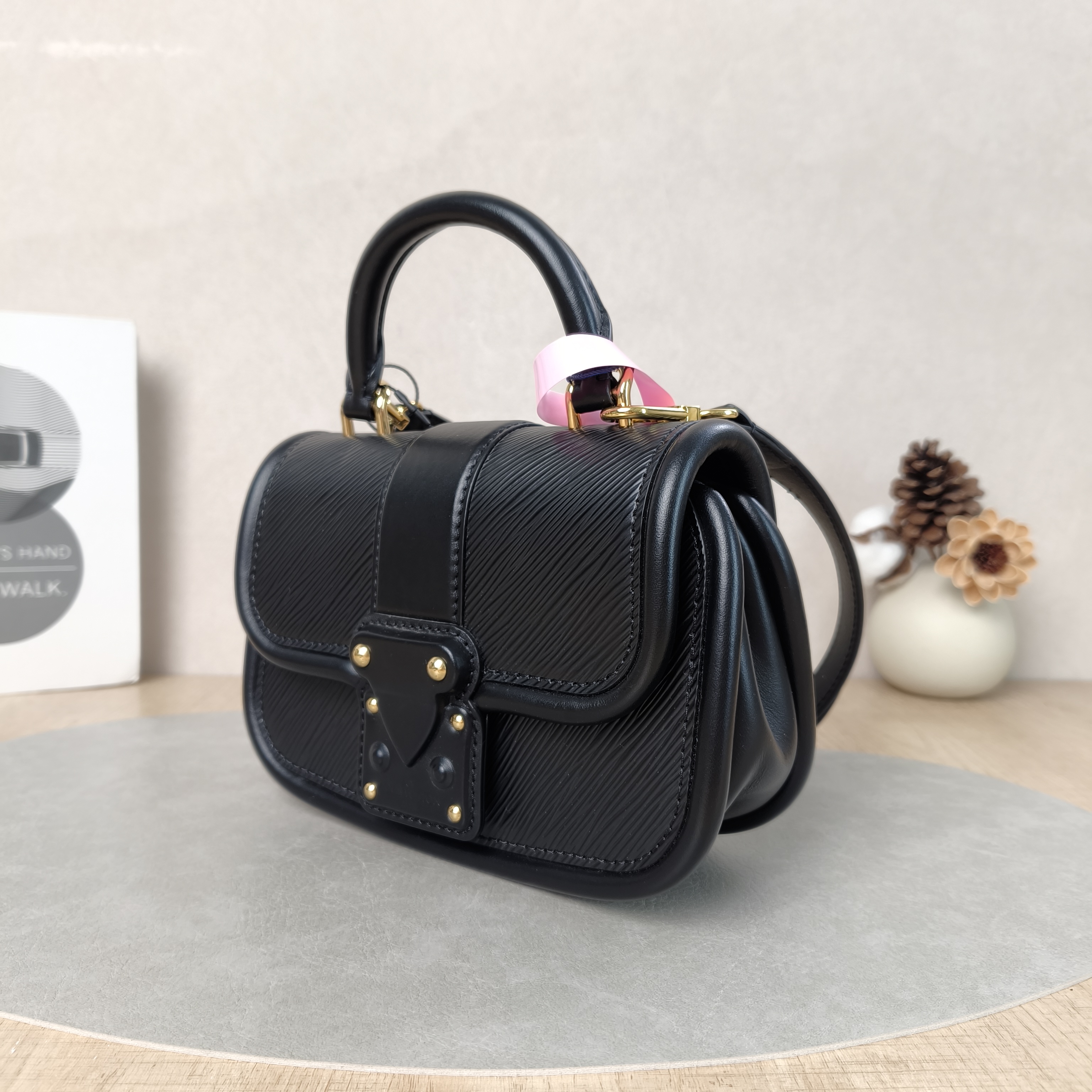 Louis Vuitton Crossbody Bag Hide and Seek Messenger Bag Black Epi Embossed Calfskin One Size21 × 8 × 15 cm — cover view 3 of 5