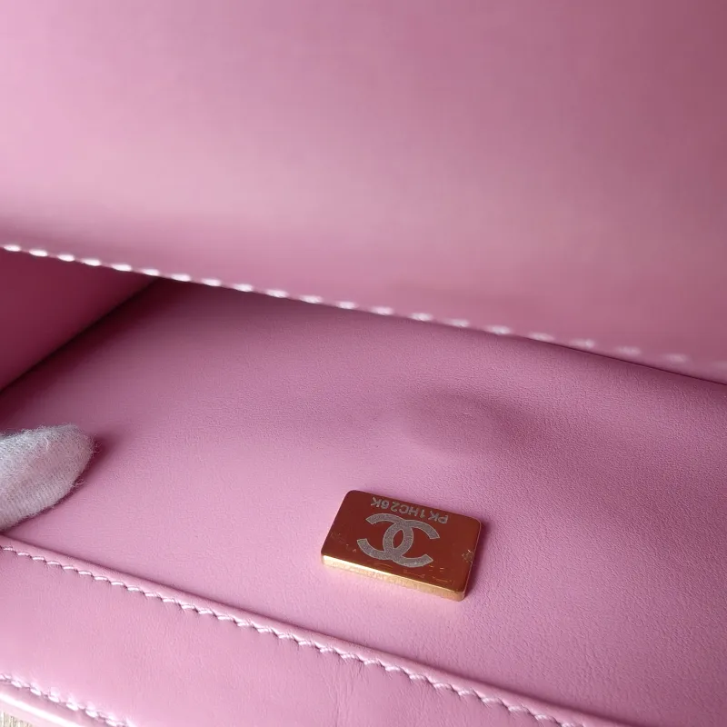 Chanel Crossbody Bag Calfskin Small 19 × 8 × 12 cm — detail view 3 of 10