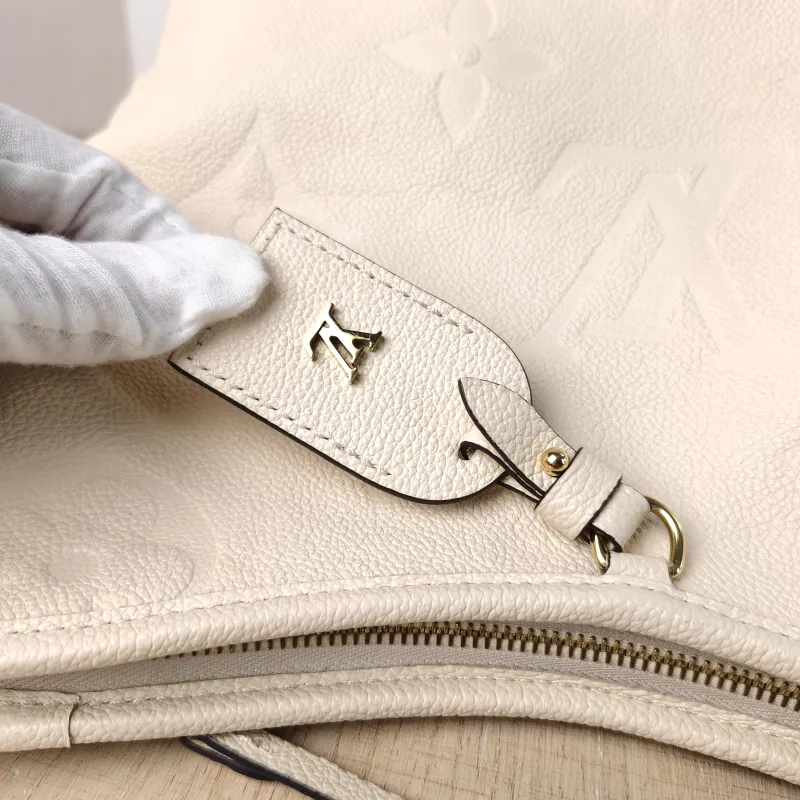 Louis Vuitton Crossbody Bag Carryall White Calfskin Small29.5 × 12 × 24 cm — detail view 4 of 14
