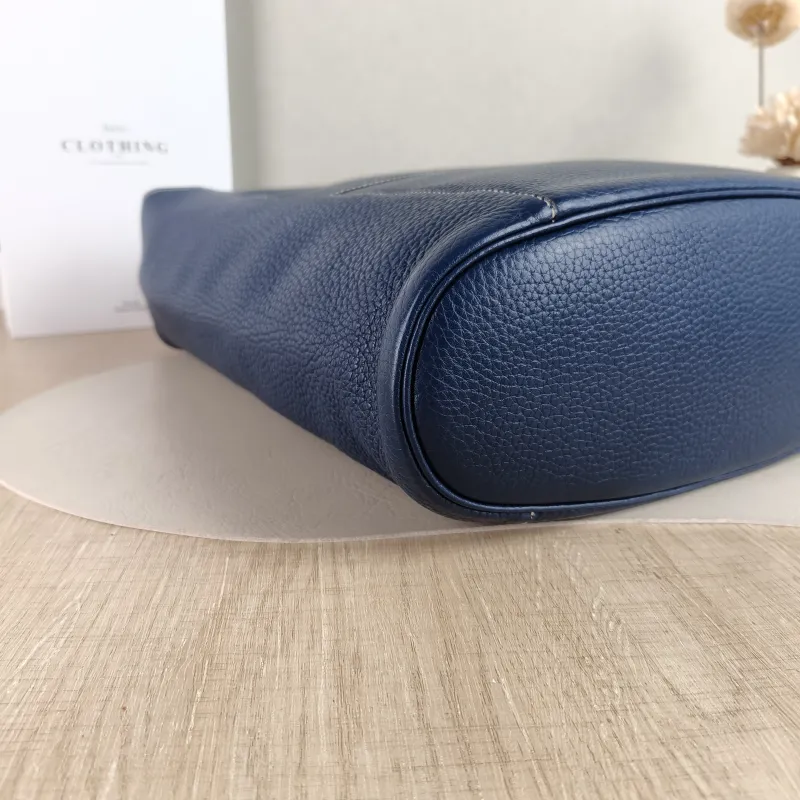 Hermès Shoulder Bag Shoulder Bag Blue TC Calfskin One Size 31 × 11 × 33 cm N — detail view 7 of 10