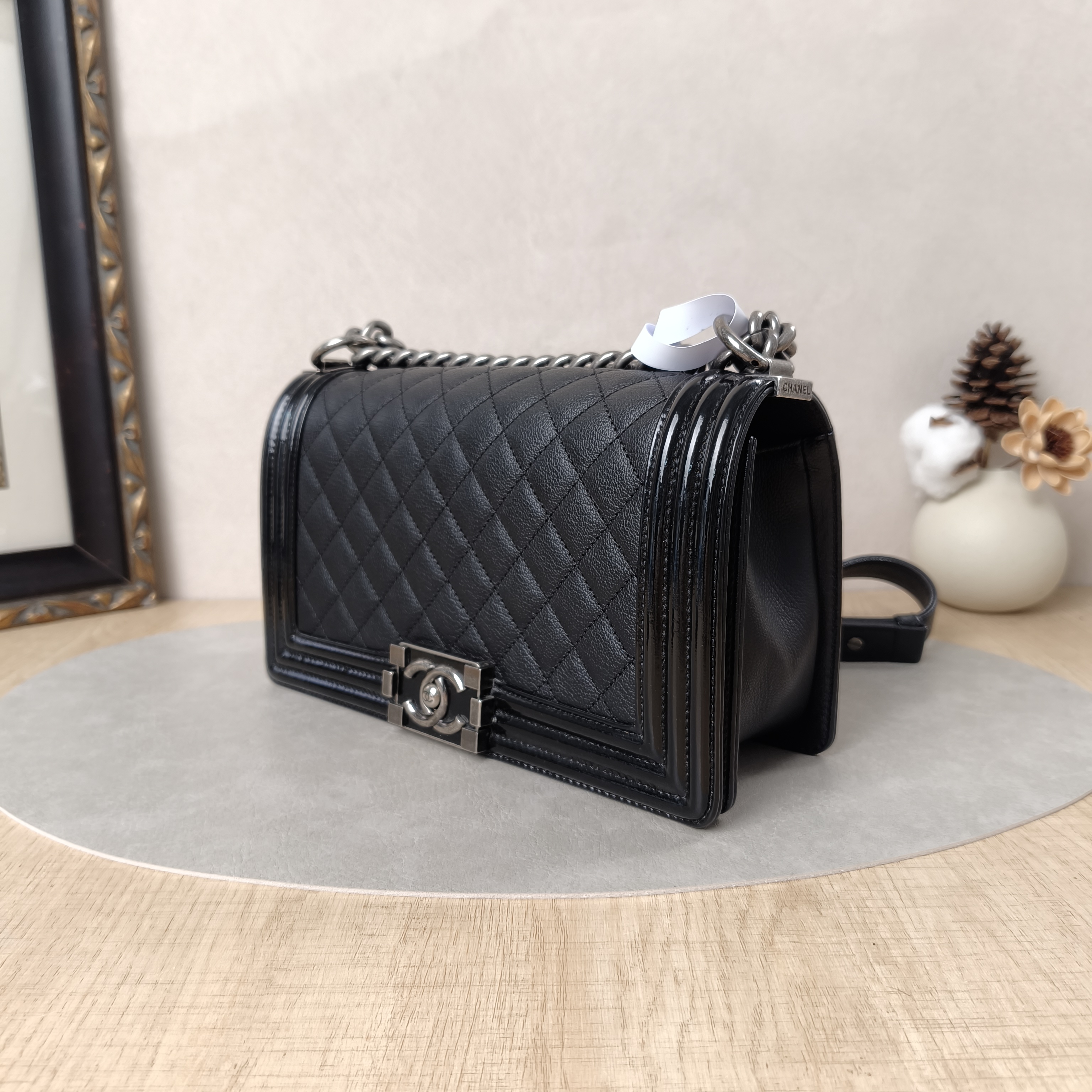 Chanel Crossbody Bag Le BoyBlack Patent Leather Grained Calfskin Medium25 × 9 × 15 cm — cover view 2 of 10
