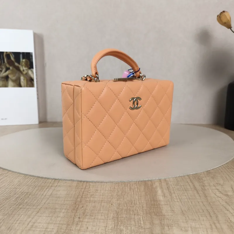 Chanel Crossbody Bag Box Bag Pink Lambskin One Size18.5 × 7 × 12 cm — cover view 2 of 5