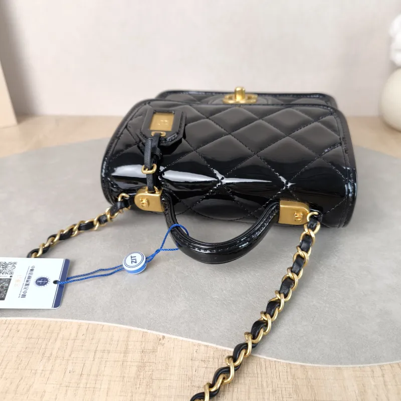 Chanel Crossbody Bag 22k Messenger Bag — detail view 2 of 11