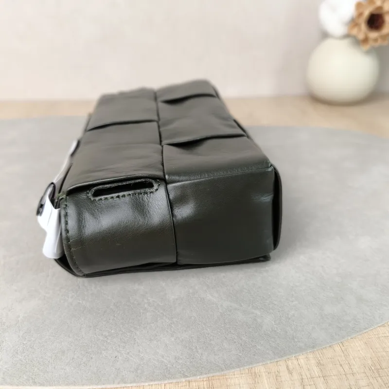 Bottega Veneta Crossbody Bag Cassette Woven Calfskin 18 × 5 × 9.5 cm — detail view 3 of 11