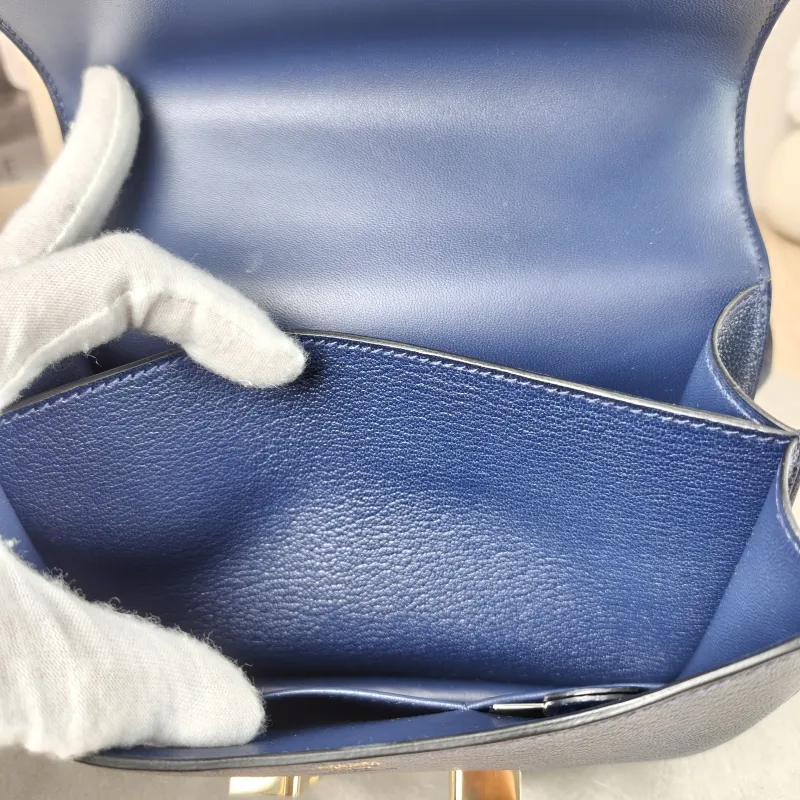 Hermès Crossbody Bag Constance 19 Gold-Tone Hardware 7U Lambskin Mini 19 × 4 × 15 cm G — detail view 1 of 14