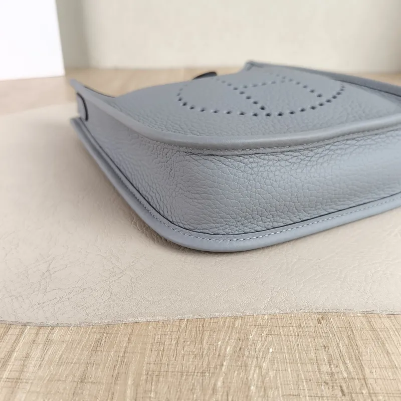 Hermès Crossbody Bag Evelyne Mini 16 Mini 16 TC Calfskin Mini 17 × 5.5 × 18 cm k — detail view 1 of 9