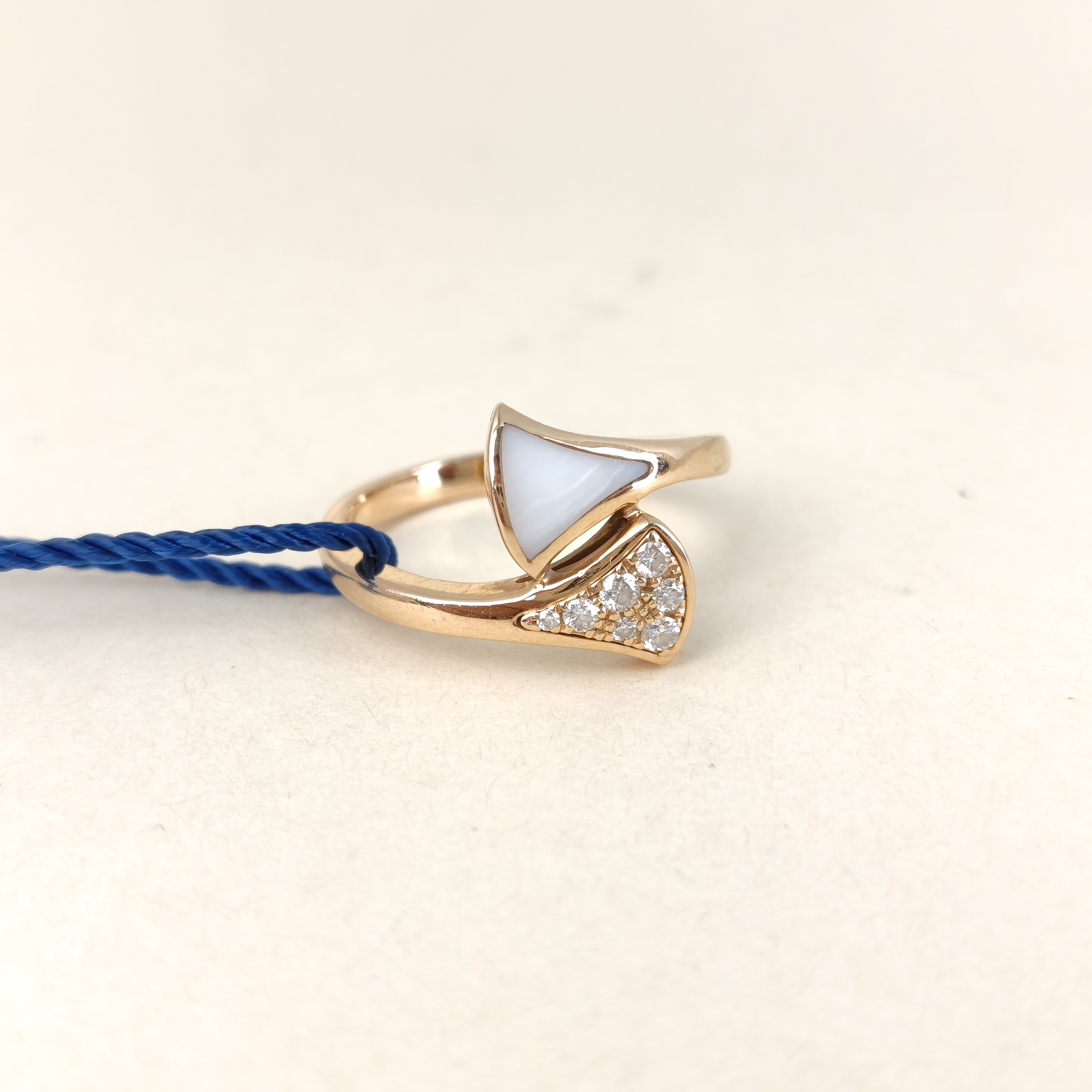 Bvlgari Ring DIVAS’ DREAM Collection Ring White Mother-of-Pearl Diamond18KR ose Gold Small50 — cover view 7 of 9