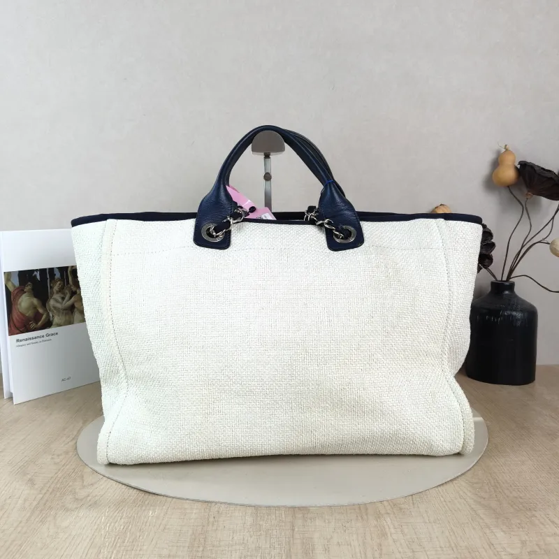 Chanel Shoulder Bag White One Size 39 × 19 × 29 cm 23 — cover view 5 of 5
