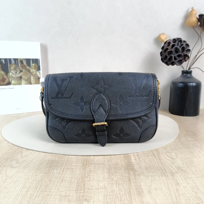 Louis Vuitton Crossbody Bag Diane Baguette Bag Black Empreinte Embossed Calfskin Small24 × 9 × 15 cm