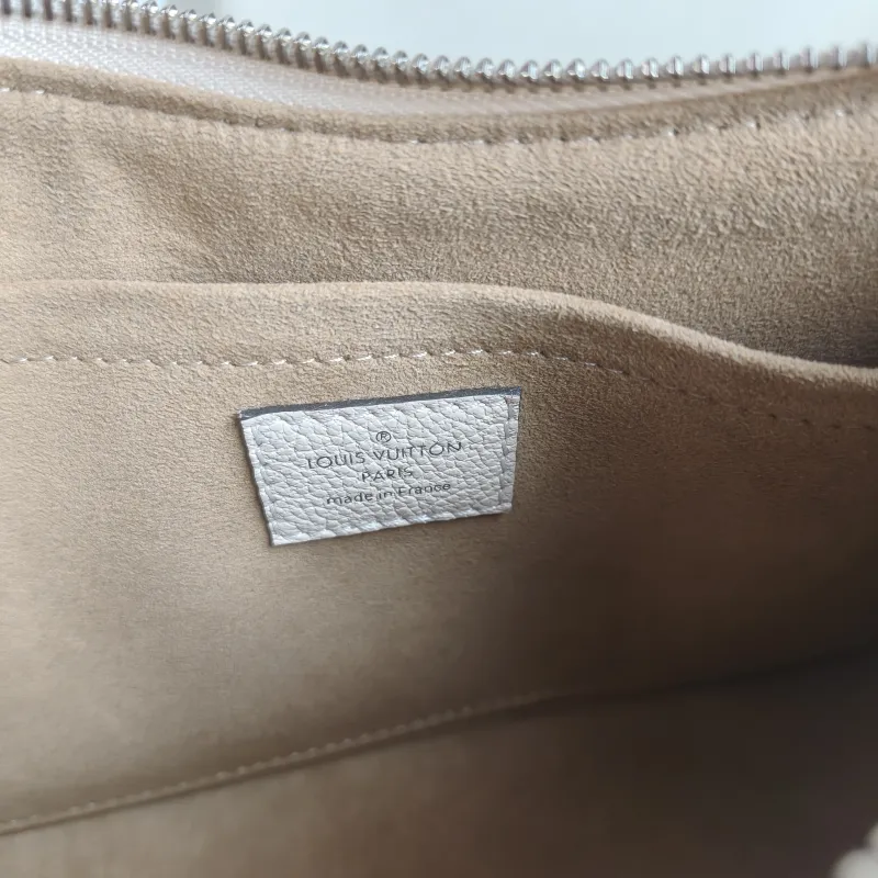 Louis Vuitton Crossbody Bag MARELLE White Epi Embossed Calfskin Small 25 × 8 × 15 cm — detail view 3 of 10