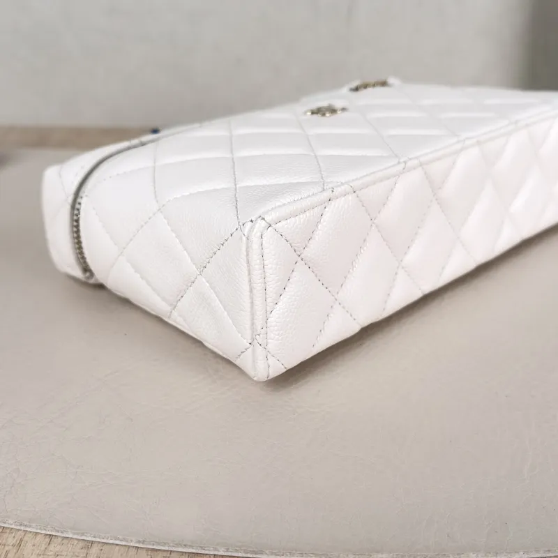 Chanel Crossbody Bag lp Box Bag Top Handle Crossbody Bag White Grained Calfskin 19.5 × 5 × 11 cm — detail view 13 of 15