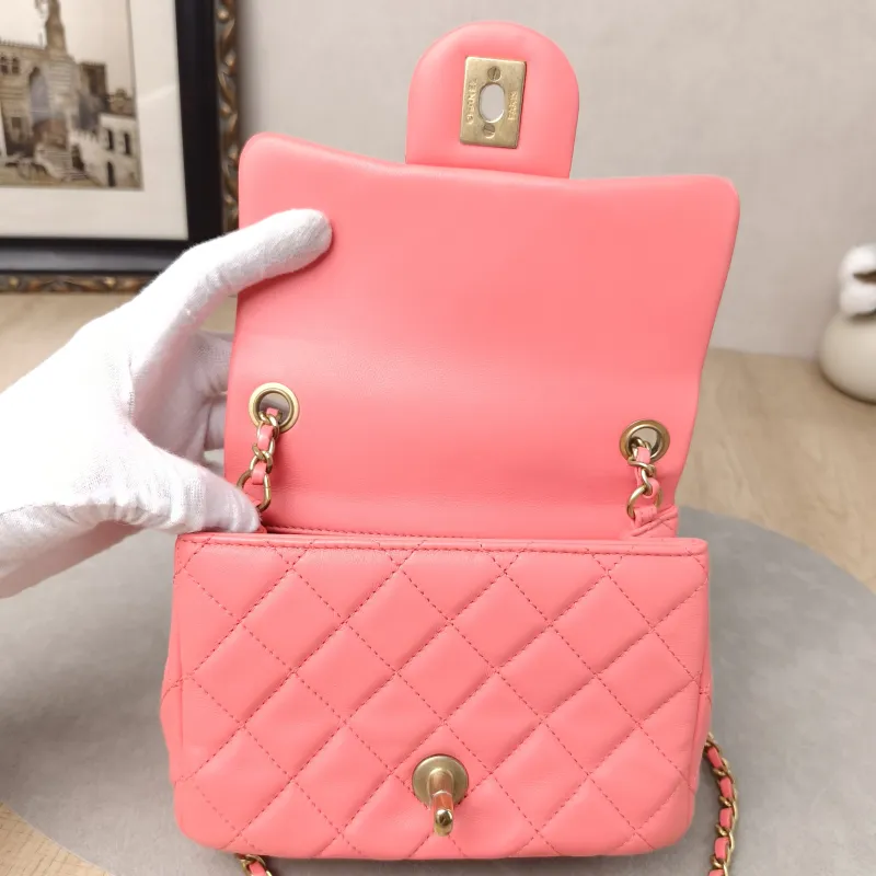 Chanel Crossbody Bag Pink Lambskinmini17 × 8 × 13.5 cm — detail view 19 of 19