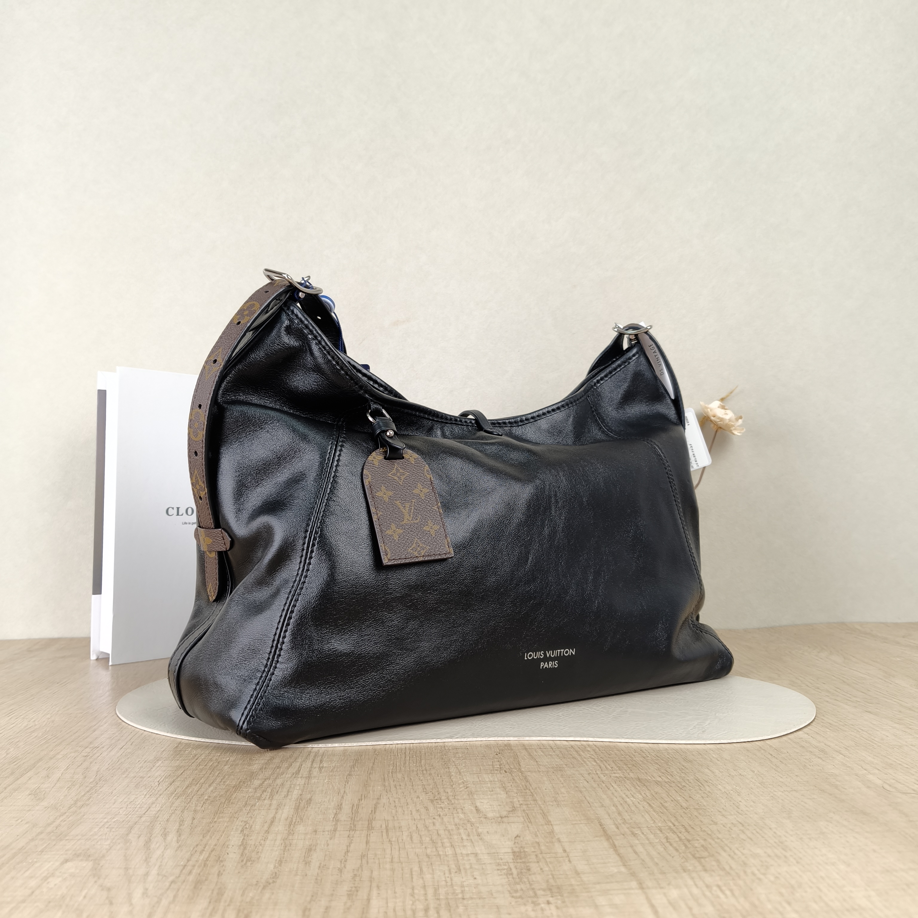 Louis Vuitton Crossbody Bag Carryall Vibe Black SL ambskin Medium39 × 15 × 30 cm — cover view 3 of 5