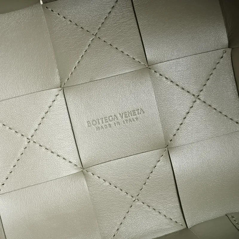 Bottega Veneta Crossbody Bag Cassette Woven Lambskin One Size14 × 14 × 18 cm — detail view 10 of 10