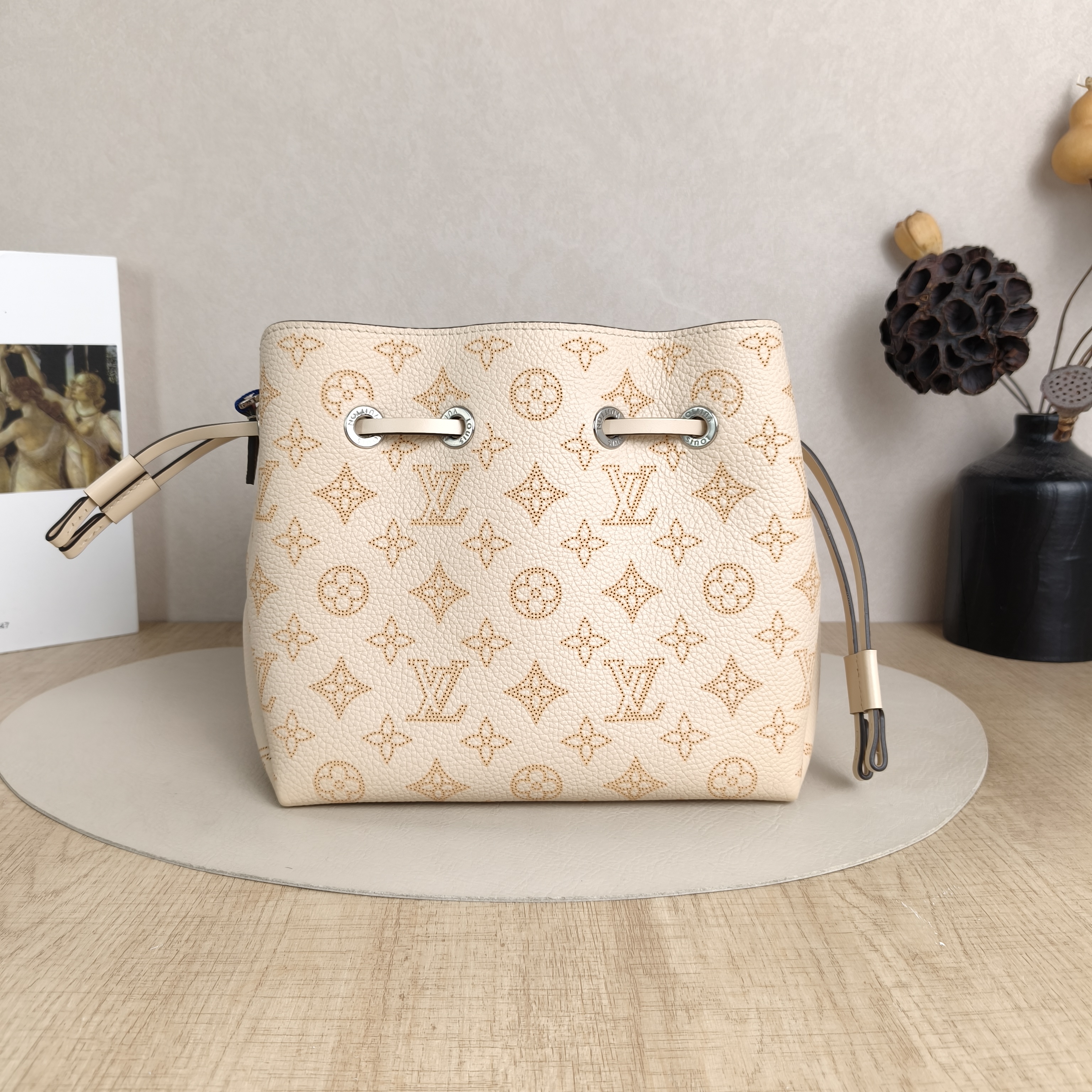 Louis Vuitton Crossbody Bag BELLA Beige Calfskin One Size22 × 14 × 19 cm — cover view 6 of 6