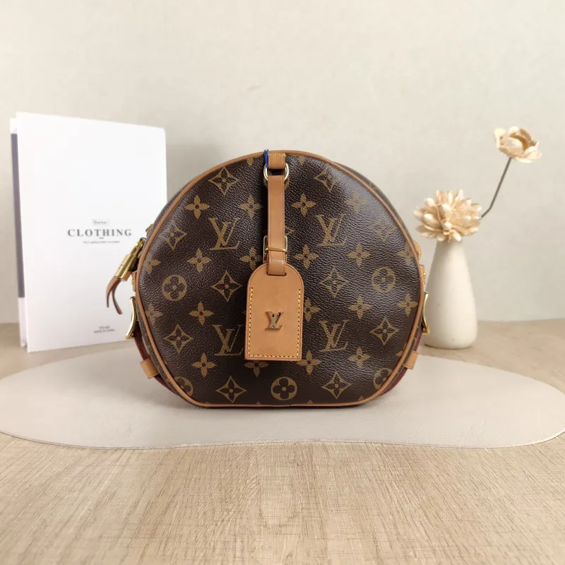 Louis Vuitton Crossbody Bag BOITE CHAPEAU SOUPLE Monogram PVC Large20 × 8 × 22.5 cm